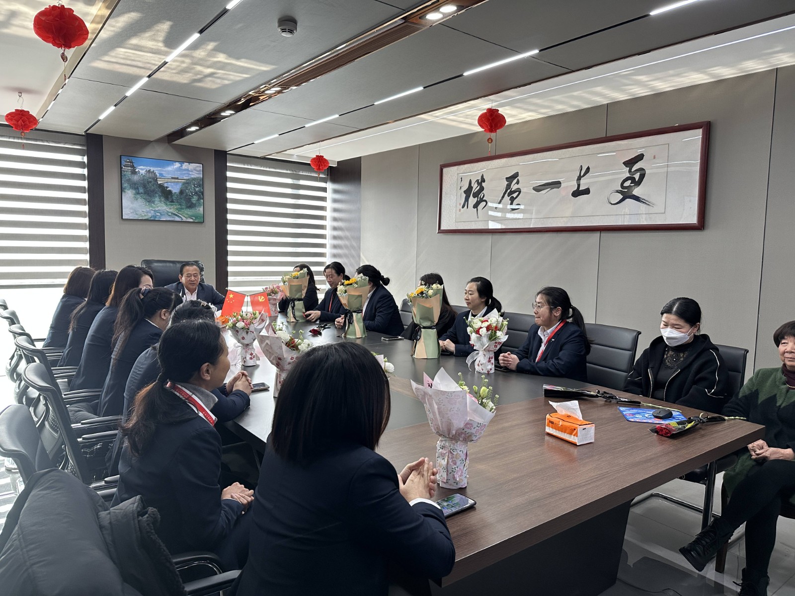 “同心協(xié)力 乘風(fēng)破浪 巾幗力量，再創(chuàng)輝煌”易順建工集團(tuán)舉行婦女節(jié)慶祝大會(huì)